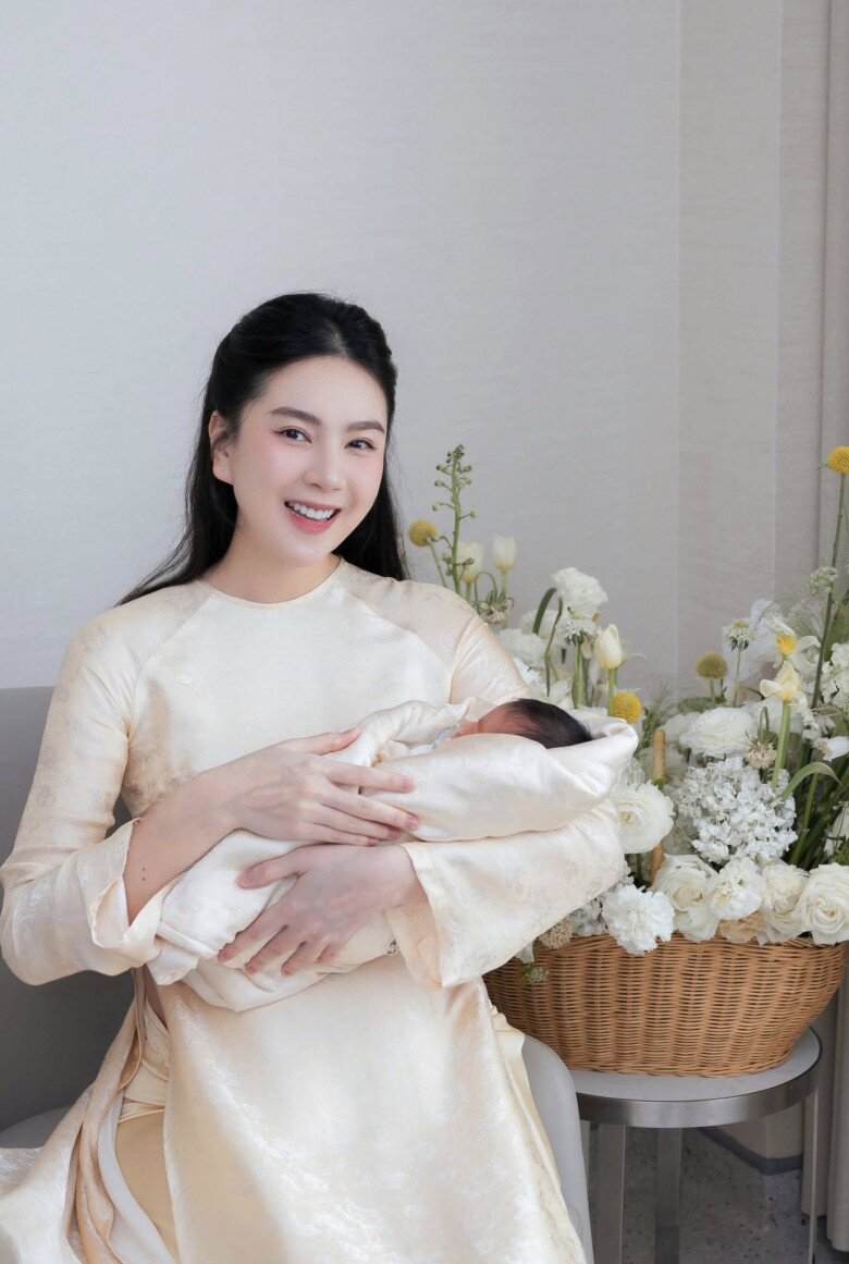 Sau 12 ngày sinh quý tử Panda, Mai Ngọc khoe chỉ còn dư 1kg so với mức cân thời con gái.