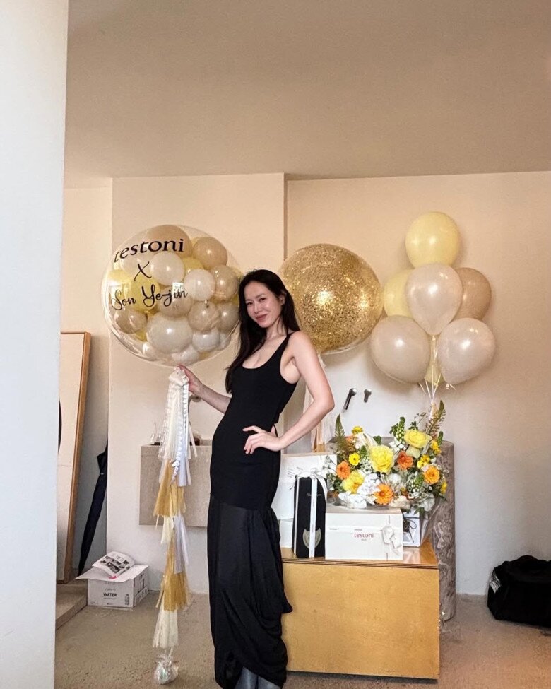 Nhan sắc xinh đẹp chuẩn chỉnh của Son Ye Jin với làn da tươi trẻ