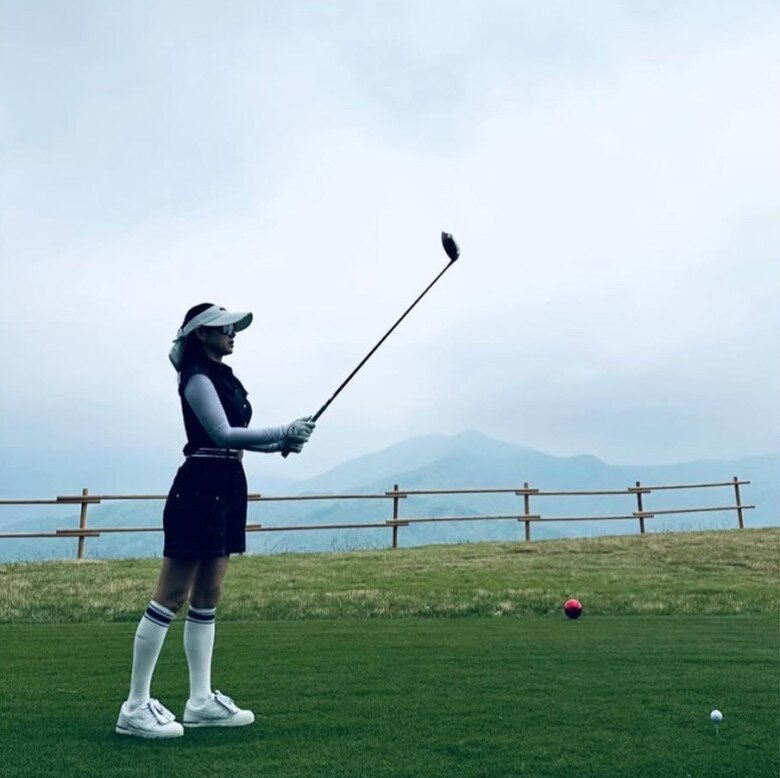 Son Ye Jin yêu thích môn golf, môn thể thao mà cô có thể chơi cùng chồng mình là nam tài tử Hyun Bin. 