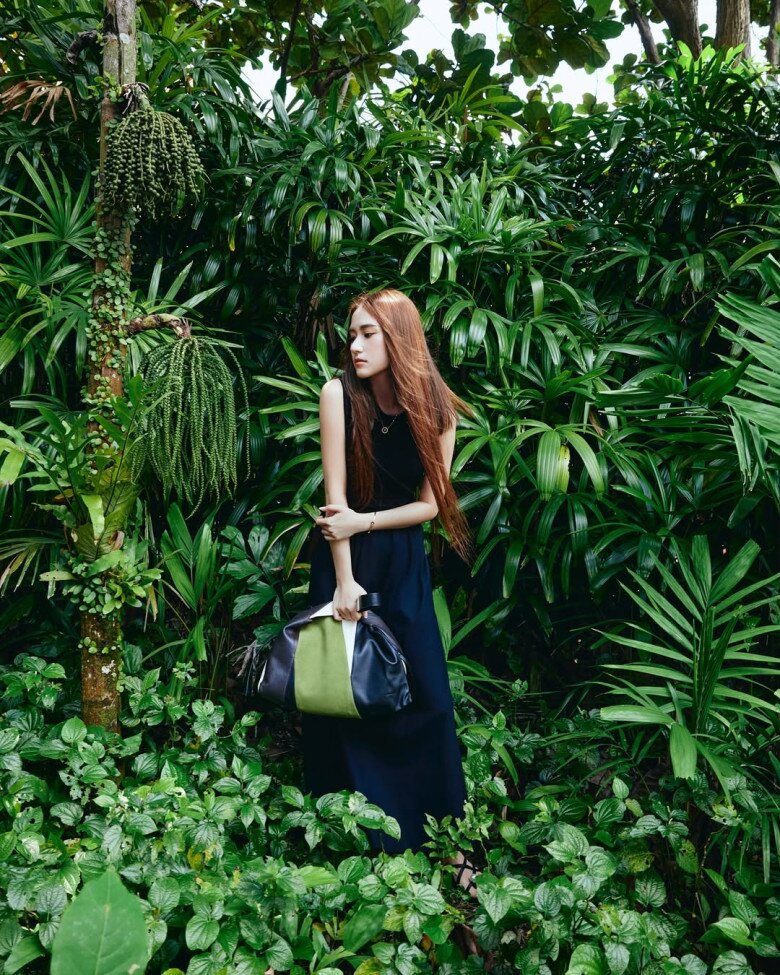 Cô cũng được khen ngợi về gu thời trang nhờ biết cách phối trộn hài hòa, có điểm nhấn và phù hợp với vóc dáng 