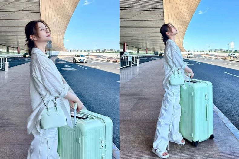Trong những bức ảnh được chụp tại sân bay, nữ phú bà cho thấy sự yêu thích với những trang phục mang màu sắc pastel trắng, xanh nhạt cũng như form dáng oversized đơn giản, dễ phối 