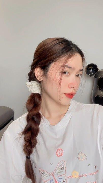 Kiểu tóc này phù hợp với nhiều dáng mặt, nhưng đặc biệt “nịnh mặt” với người có khuôn mặt vuông hoặc mặt trái tim.