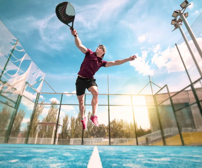 Padel - môn thể thao “trong lồng” đang chinh phục cả thế giới, được cả Messi, Ronaldo yêu thích - 1