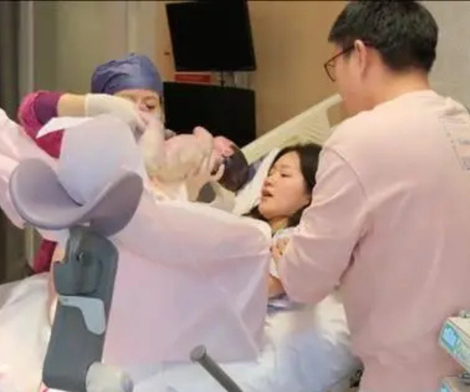 Toàn bộ quá trình đi sinh của Hồng Thiên Thần chỉ trong vòng 7 phút.