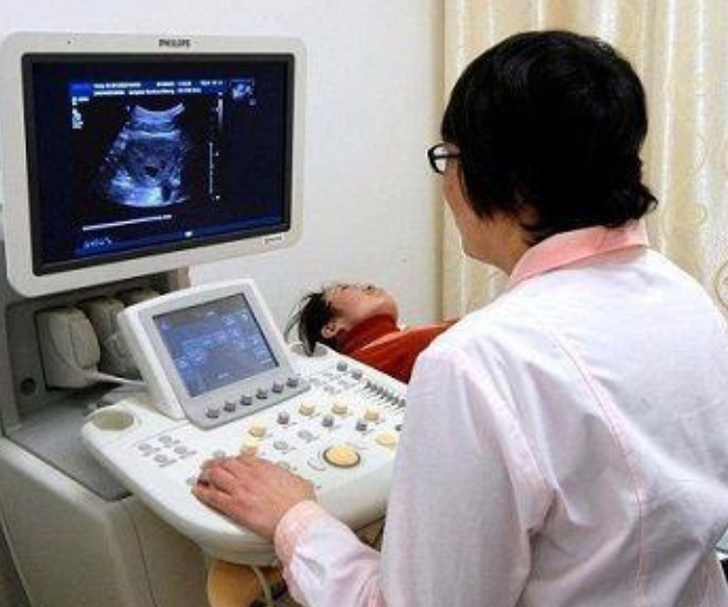 Cả gia đình rơi xuống vực thẳm khi nghe kết quả siêu âm.