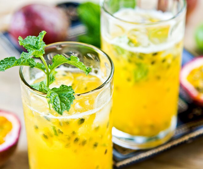 Sự kết hợp giữa chanh và chanh leo sẽ tăng gấp đôi lượng vitamin C giúp làn da chị em sáng mịn.