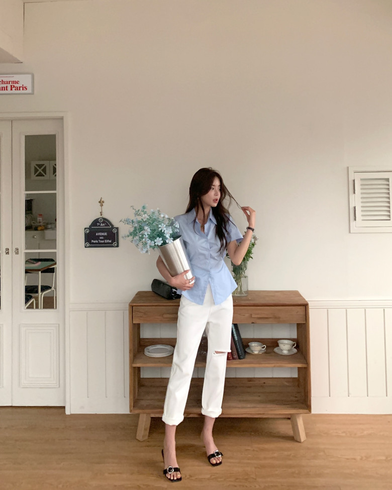 Sắc trắng sẽ giúp làn da của chị em sáng hơn và có tác dụng giảm nhiệt tốt.