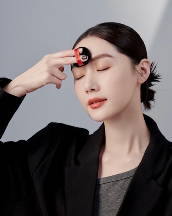 Chọn phấn kiềm dầu sẽ giảm bớt tình trạng đổ dầu, trôi lớp make up.