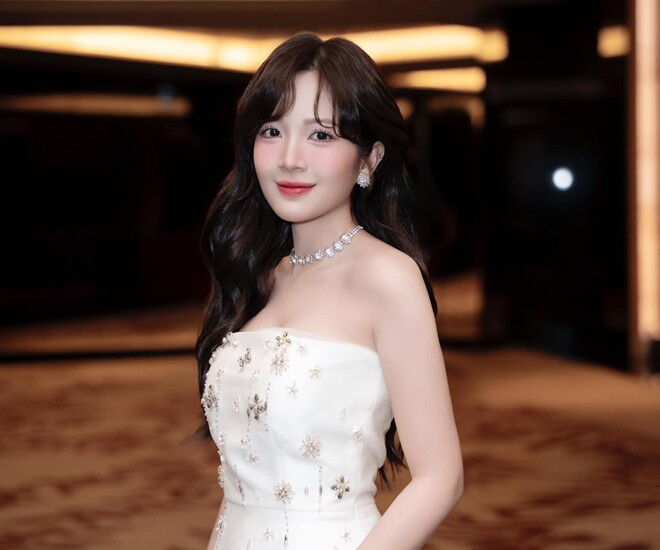 Nguyễn Hoàng Ngọc Huyền đang là nữ diễn viên nhận được nhiều sự chú ý khi sở hữu nhan sắc xinh đẹp, ngọt ngào.