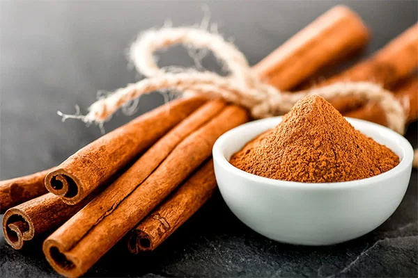 Bột quế có tác dụng làm đẹp da, giúp chị em đốt mỡ hiệu quả.