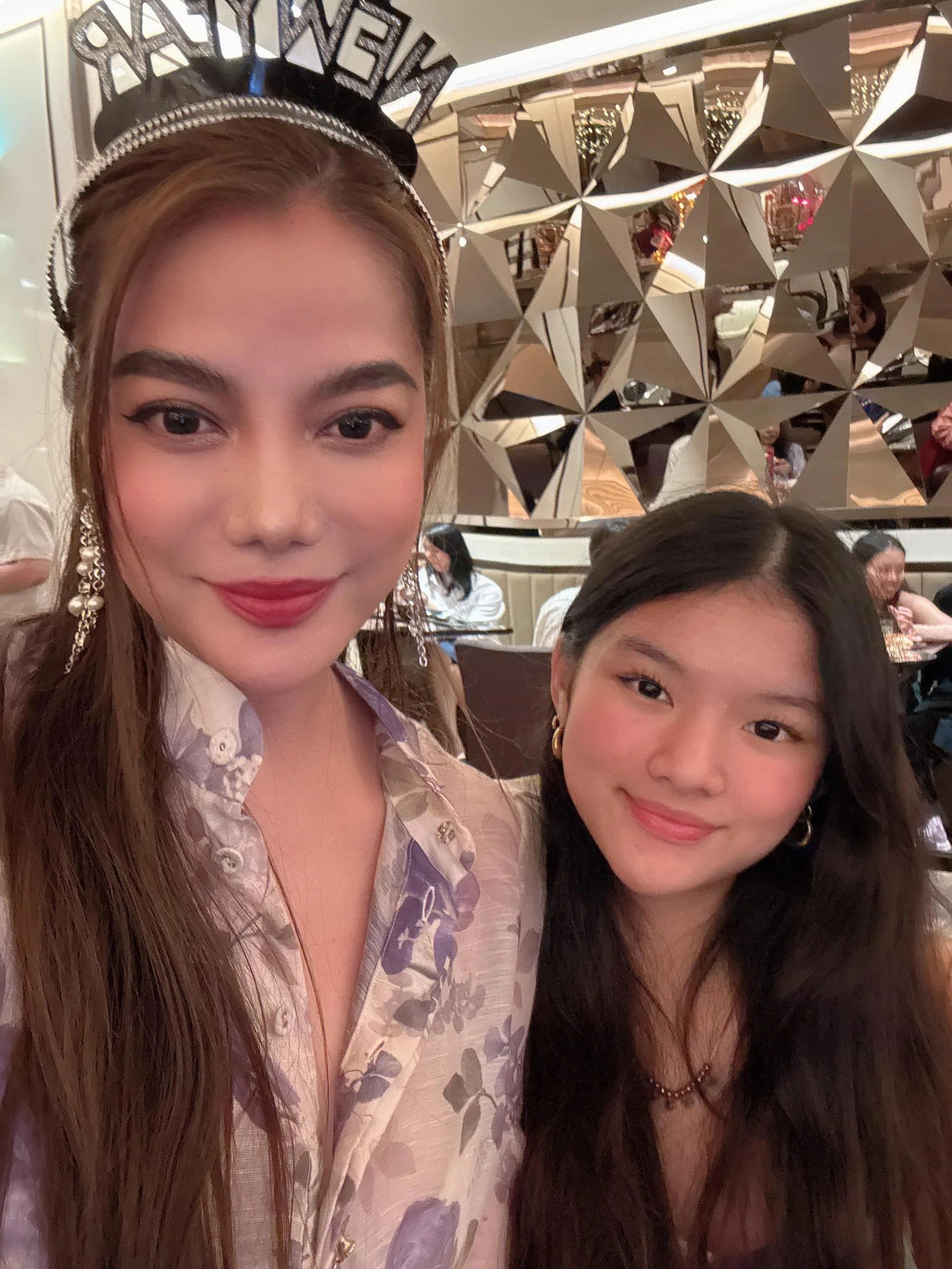 Bước sang tuổi thiếu nữ, Bảo Tiên biết chăm chút ngoại hình và ngày càng xinh đẹp.