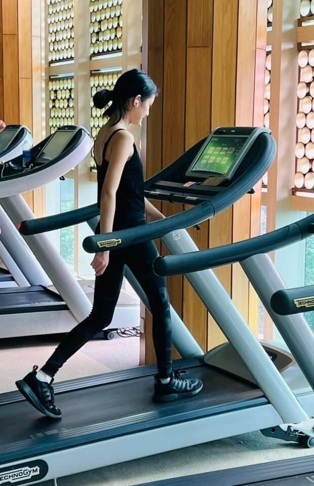Bảo Tiên chăm chỉ tập luyện thể dục thể thao, biết cách giữ gìn vóc dáng từ khi là thiếu nữ.