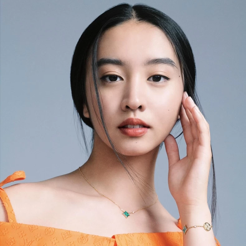 Koki chính là một minh chứng cho câu nói đẹp không cần son phấn nhờ sở hữu làn da mướt mịn.