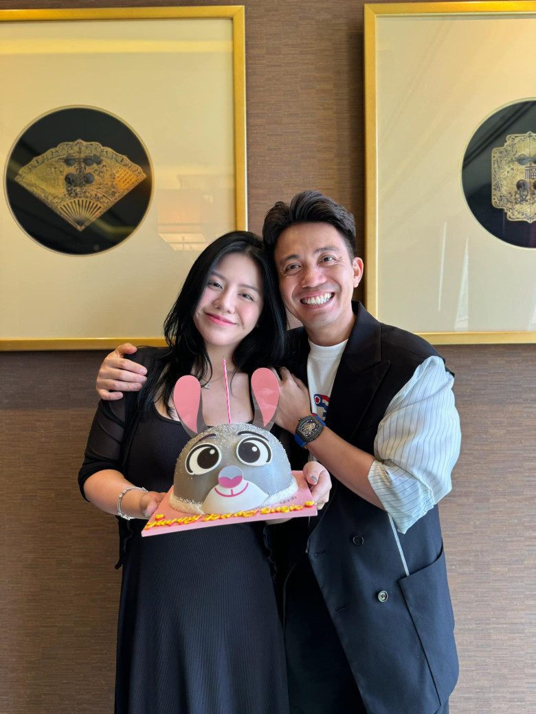 Susie là con gái thứ 2 của Minh Nhựa có nhan sắc xinh đẹp nổi bật.