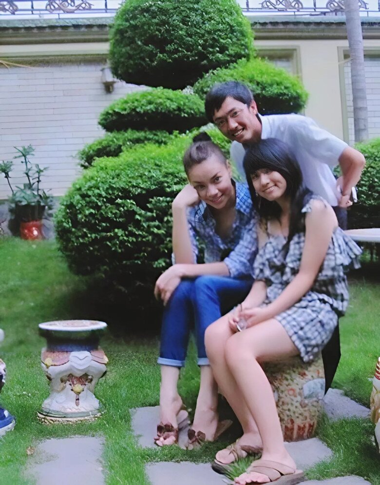 Huyền My khi còn trẻ để kiểu tóc cá tính.