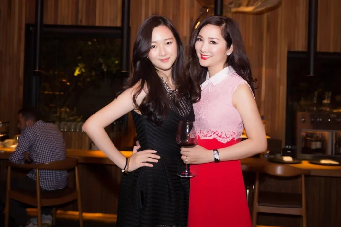 Không chỉ xinh đẹp, Anh Sa còn sở hữu chiều cao ấn tượng, ngang ngửa Hoa hậu Giáng My – người cao 1m71.