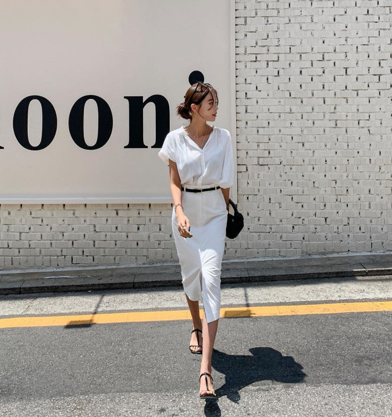 Thiết kế quai chữ T là xu hướng giày dép năm nay, nó ứng dụng lên cả những mẫu sandal của mùa hè.