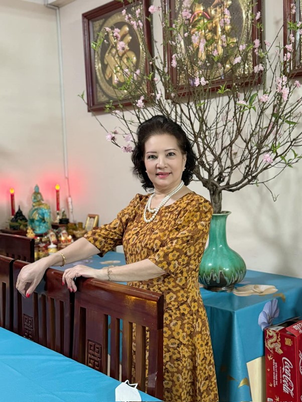 Nhan sắc của bà ở tuổi U70 vẫn rạng rỡ và đẹp mặn mà.