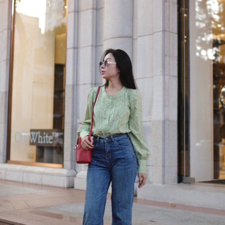 Sắc xanh nhạt với xanh denim đậm tạo nên sự đối lập thú vị.