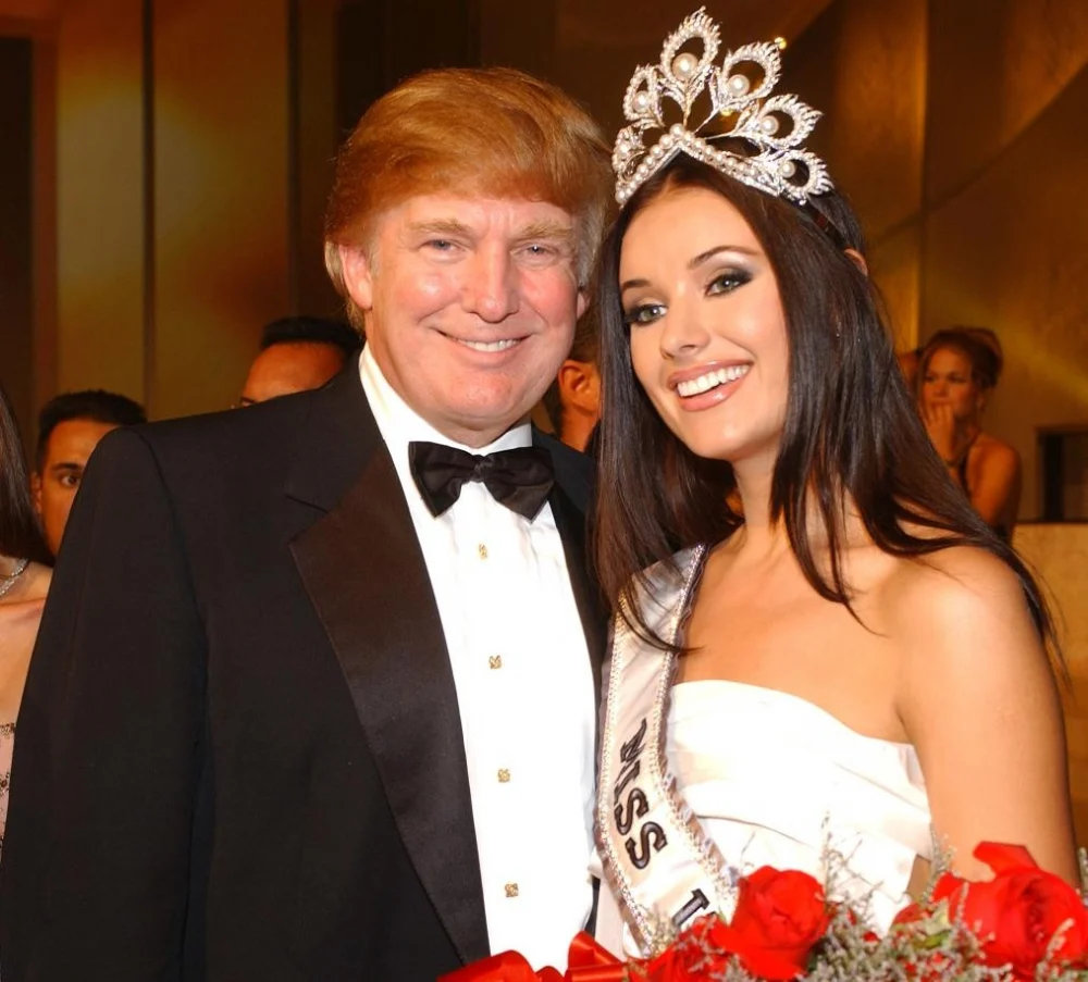 Vẻ đẹp của Oxana là một biểu tượng chưa ai có thể so sánh được kể cả Miss Universe 2004 - Jennifer Hawkins (mệnh danh con gái cưng của Donald Trump trong thời gian ông điều hành tổ chức). 