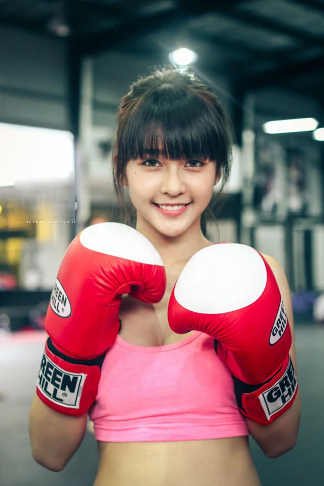 Khả Ngân từng được mệnh danh hotgirl boxing và lên cả báo nước ngoài vì vẻ ngoài dễ thương, xinh đẹp.