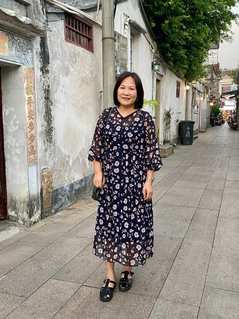 Mặc những họa tiết quá to bản sẽ càng khiến vòng hai trở nên đồ sộ.