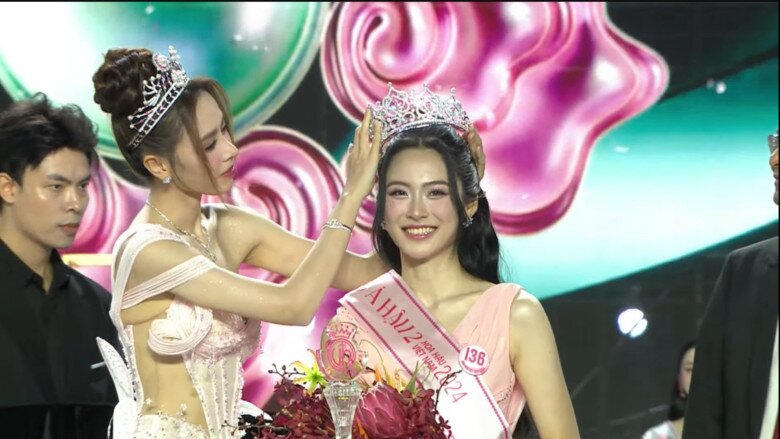 Vân Nhi xinh đẹp, rạng rỡ khi nhận danh hiệu Á hậu 2.