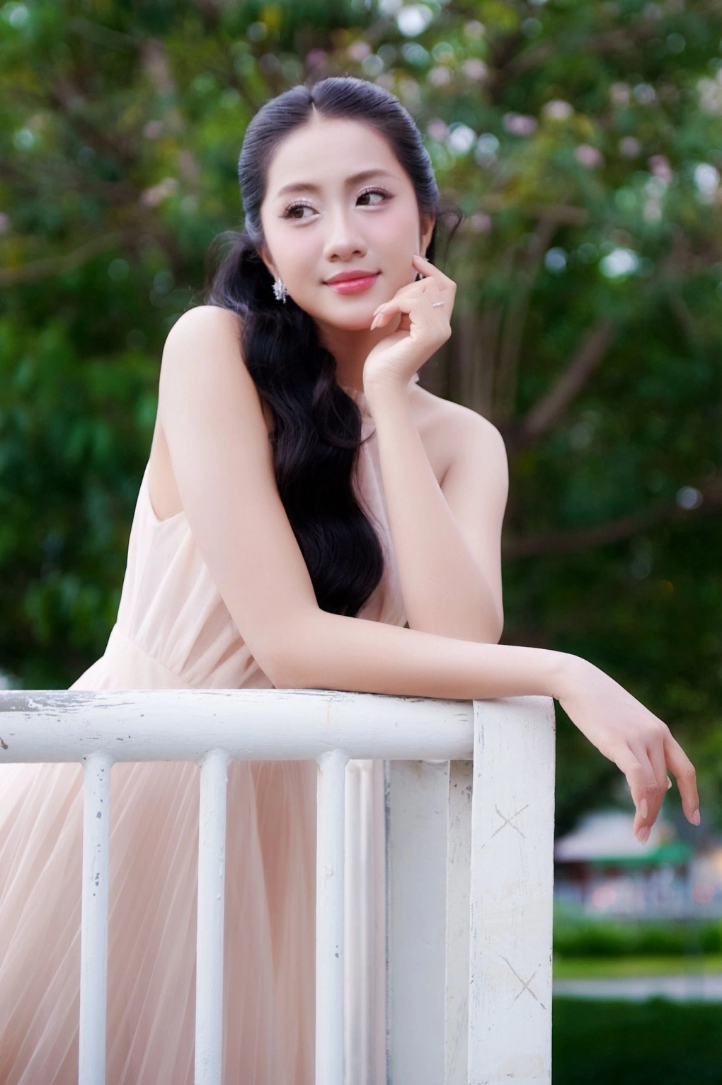 Nhan sắc Phương Linh ngày càng thăng hạng.