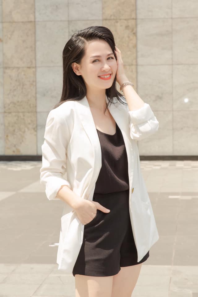 Nữ phóng viên gây sốt với pha xử lý tinh tế trong buổi diễu binh, đoạt giải nhất cuộc thi nhan sắc, từng dẫn Thời sự 19h - 13