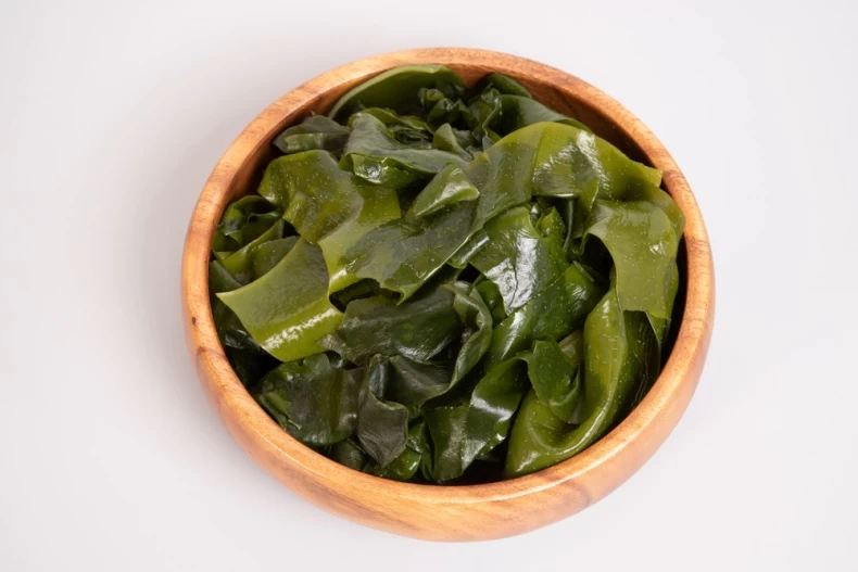 Tảo bẹ giàu dinh dưỡng với chất xơ dồi dào, giúp no lâu, hỗ trợ giảm cân.
