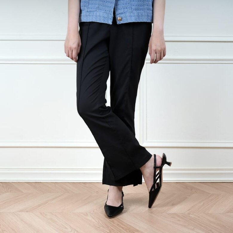 Kiểu giày kitten heels kết hợp với quai hậu mảnh phía sau cực kỳ hợp thời trang.