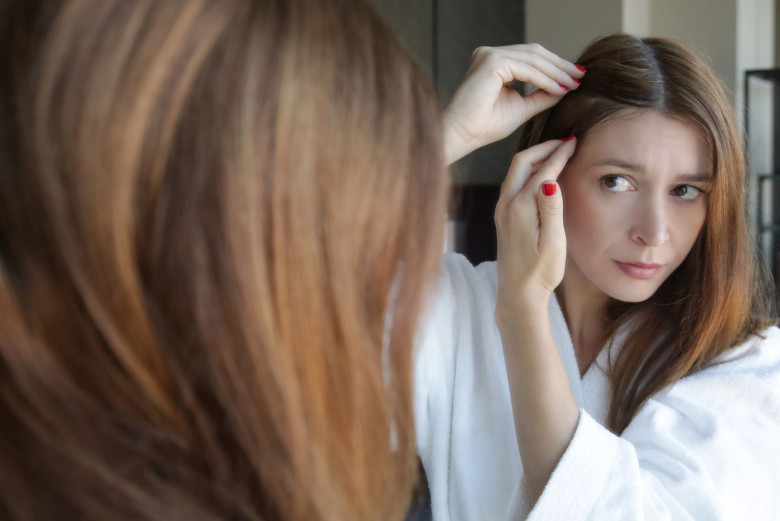 Nhiều người đã gặp tình trạng tóc bạc ở tuổi 30 nhưng điều đó là bình thường.