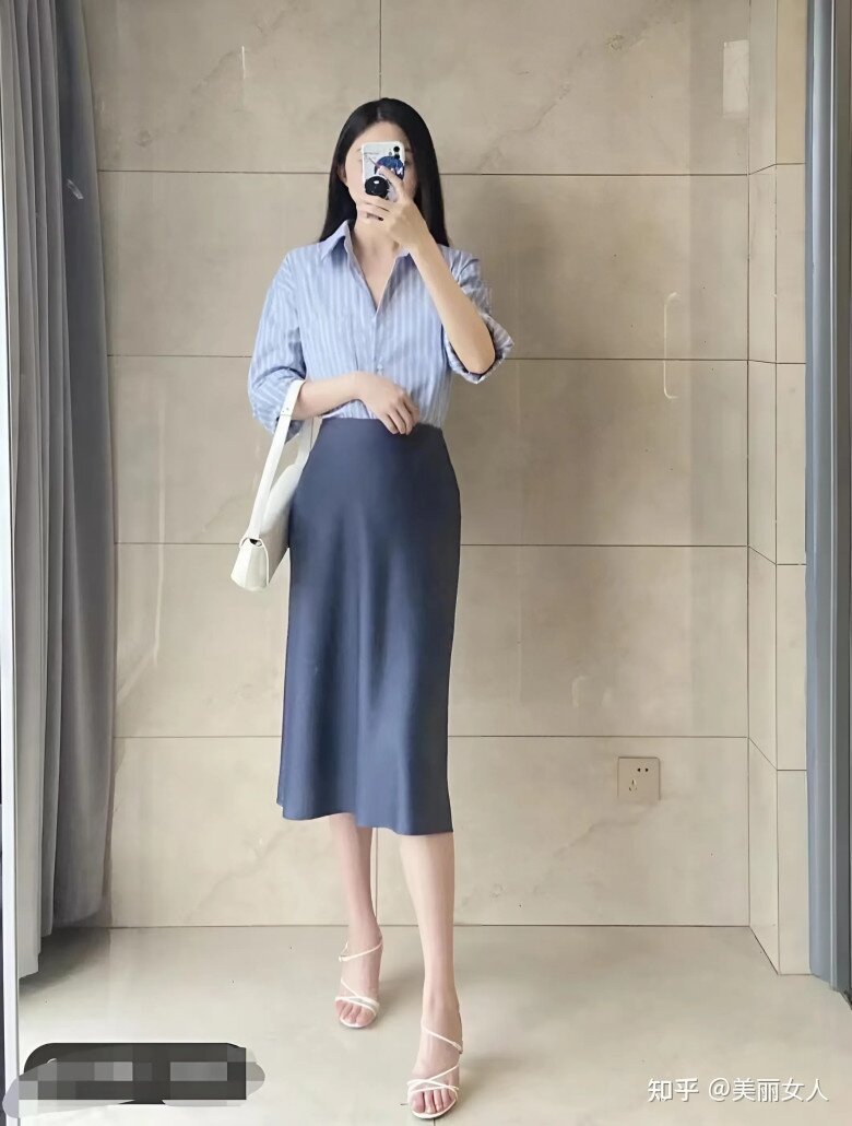 Từ công sở đến dạo phố: 9 cách diện áo sơ mi kẻ của gái Hàn khiến bạn muốn mặc mỗi ngày - 4