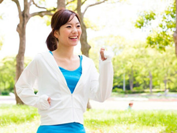 Giữ thanh xuân sau 40: 5 bài tập chống lão hóa nhẹ nhàng, đốt mỡ hiệu quả, có 1 bài tập chồng nào cũng thích vợ làm