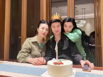 Nhan sắc tuổi 43 của Phạm Băng Băng: Trẻ đến khó tin, trông thế nào khi chụp ảnh cùng bố mẹ ruột ngoài 70 tuổi?