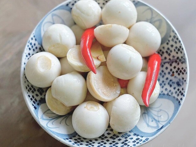Hè đến rồi, muốn muối cà mà nhiều năm làm luôn bị thâm đen, màng khú, hỏi đầu bếp mới biết tôi đã sai cách