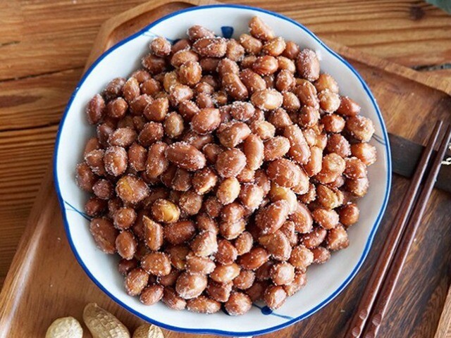 Cách làm lạc rang muối giòn ngon, để cả tuần không ỉu: Bí quyết 