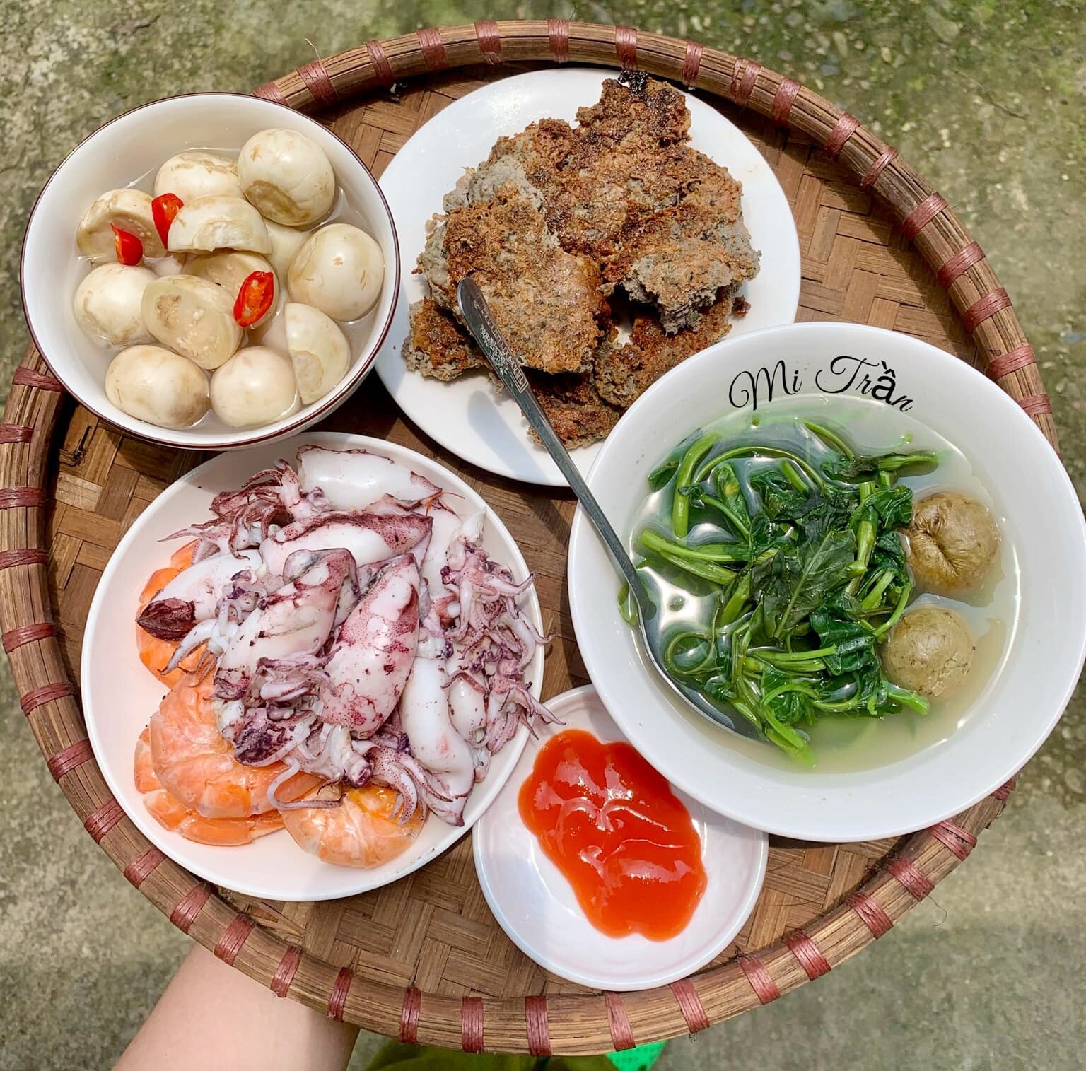 9x cứ cuối tuần là về nấu cơm cho bố mẹ nhìn bữa ăn mùa hè đơn giản mà thèm chảy nước miếng - 10