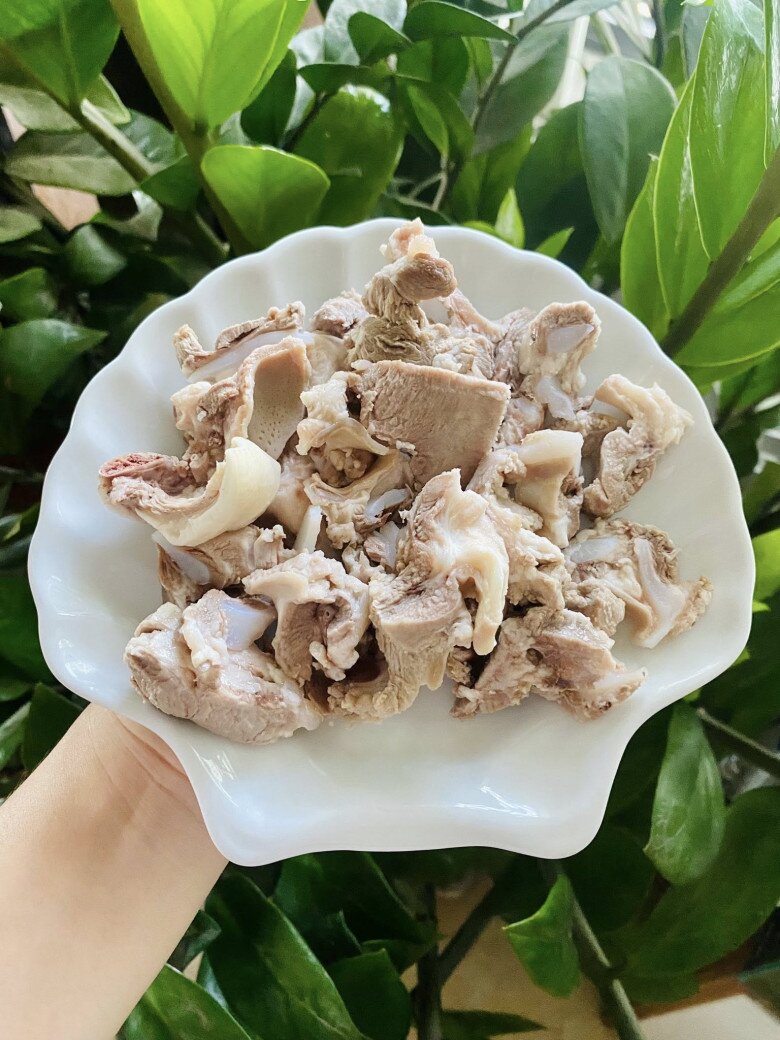 Vét tủ lạnh: Nhà thừa ít lưỡi lợn luộc, đem ngay làm món nộm giòn ngon thanh mát giải nhiệt ngày hè - 2
