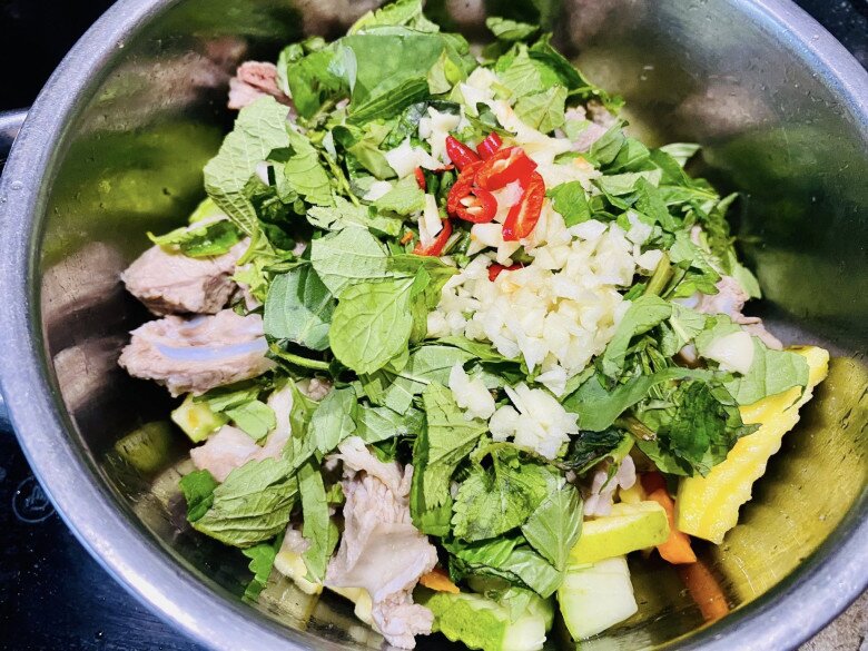 Vét tủ lạnh: Nhà thừa ít lưỡi lợn luộc, đem ngay làm món nộm giòn ngon thanh mát giải nhiệt ngày hè - 6