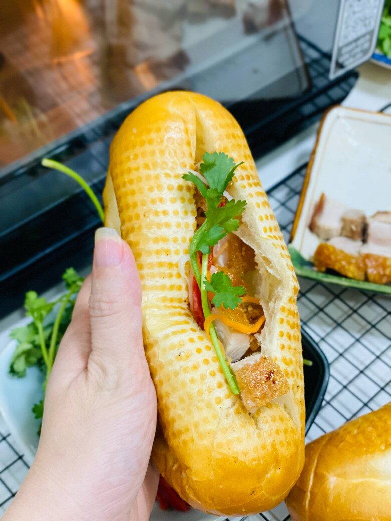 Bánh mì thịt quay đơn giản mà ngon, thơm phức cho bữa sáng cuối tuần - 5