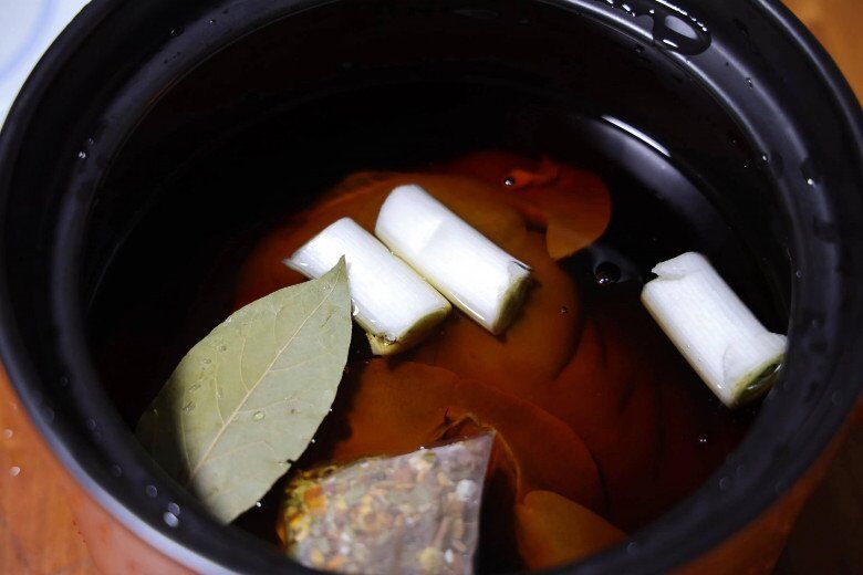 Cả con lợn chỉ có một cái này đem kho tộ cả nhà mê hơn thịt ăn chẳng còn thừa một miếng - 2
