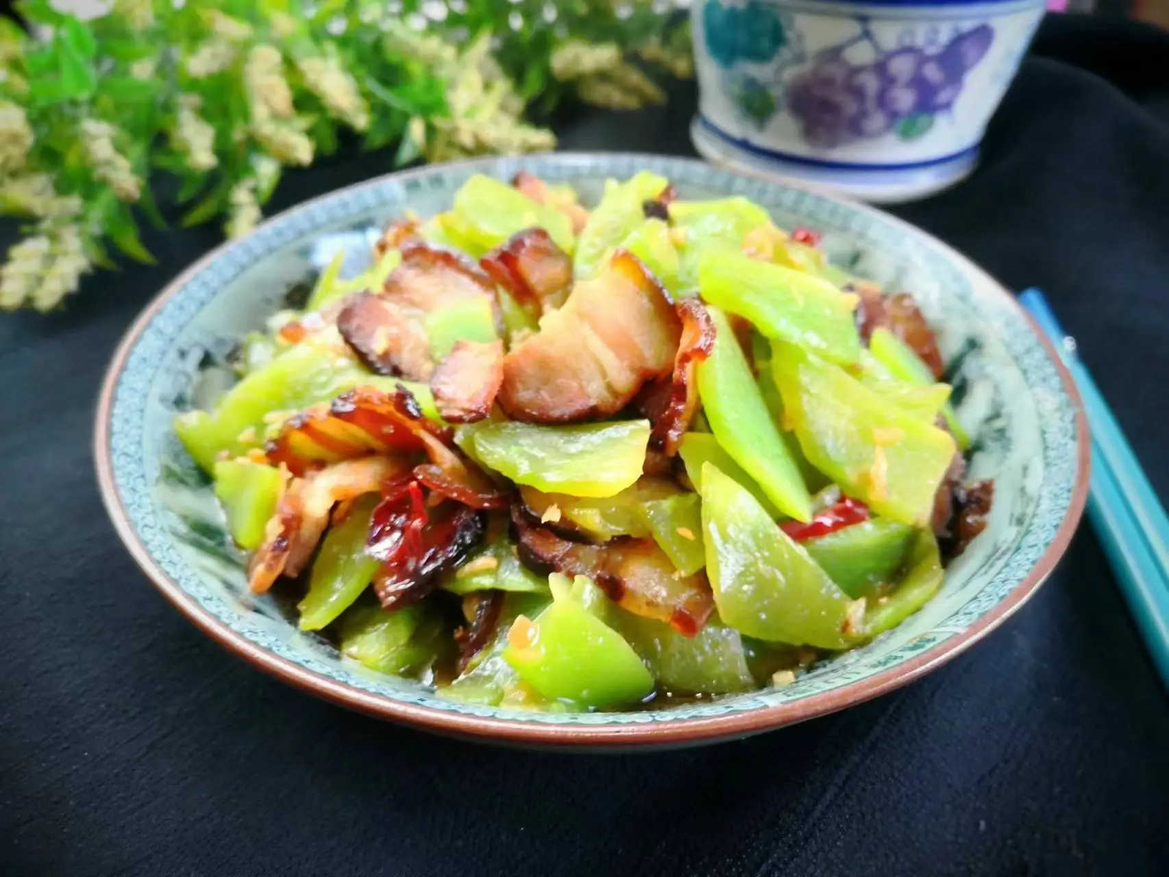 Cây này tưởng chỉ ăn lá, ai ngờ thân cũng là báu vật, đem nấu kiểu này được món giàu canxi lại thanh mát, hợp ngày hè - 7