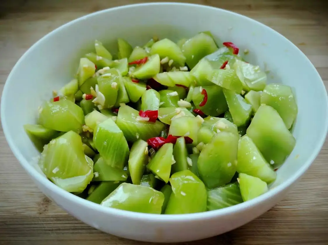Cây này tưởng chỉ ăn lá, ai ngờ thân cũng là báu vật, đem nấu kiểu này được món giàu canxi lại thanh mát, hợp ngày hè - 9
