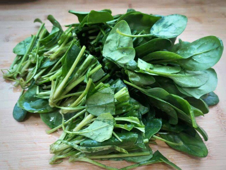 Đều là rau 2 loại này xào chung với nhau bổ máu tốt cho mắt ăn ngon chẳng cần đến thịt - 1
