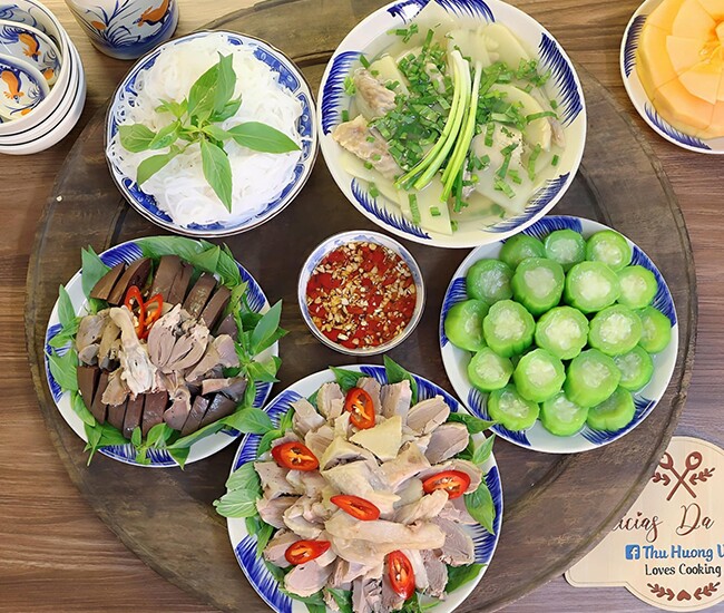 Bữa cơm tối nay rất nhiều món ngon, thanh mát, dễ ăn.