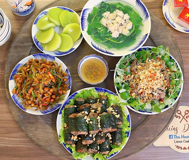 Thực đơn cơm chiều nay cực hấp dẫn.