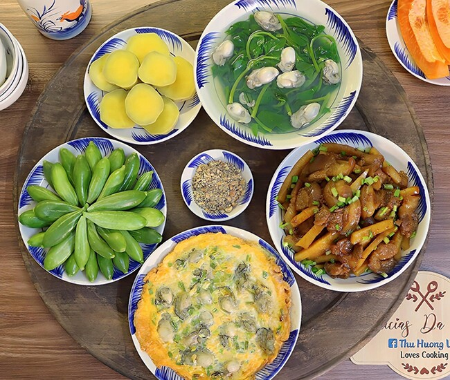 Thực đơn hôm nay gồm nhiều món ngon.