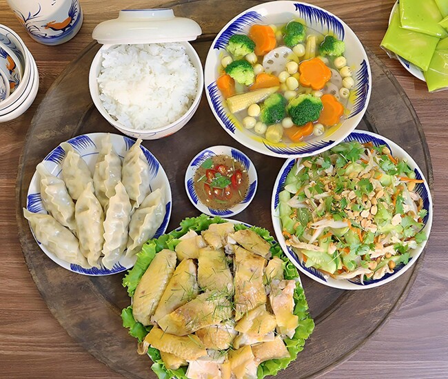 Bữa cơm tối ngon miệng, giàu dinh dưỡng.