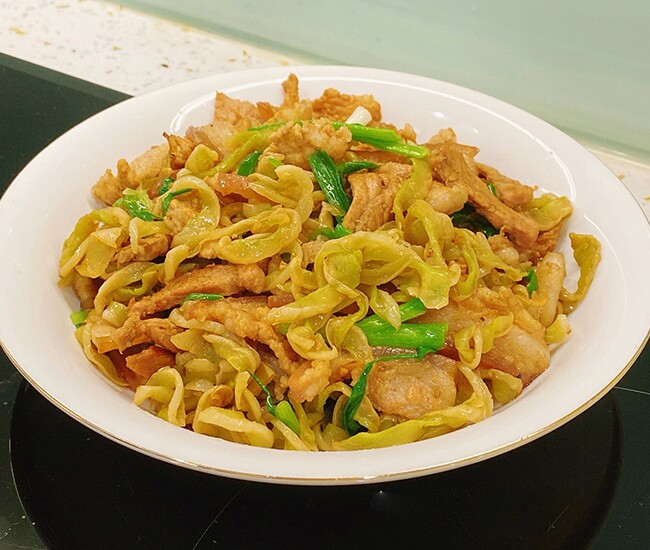 Món dưa gang muối đem xào thịt vừa ngon lại tốn cơm.